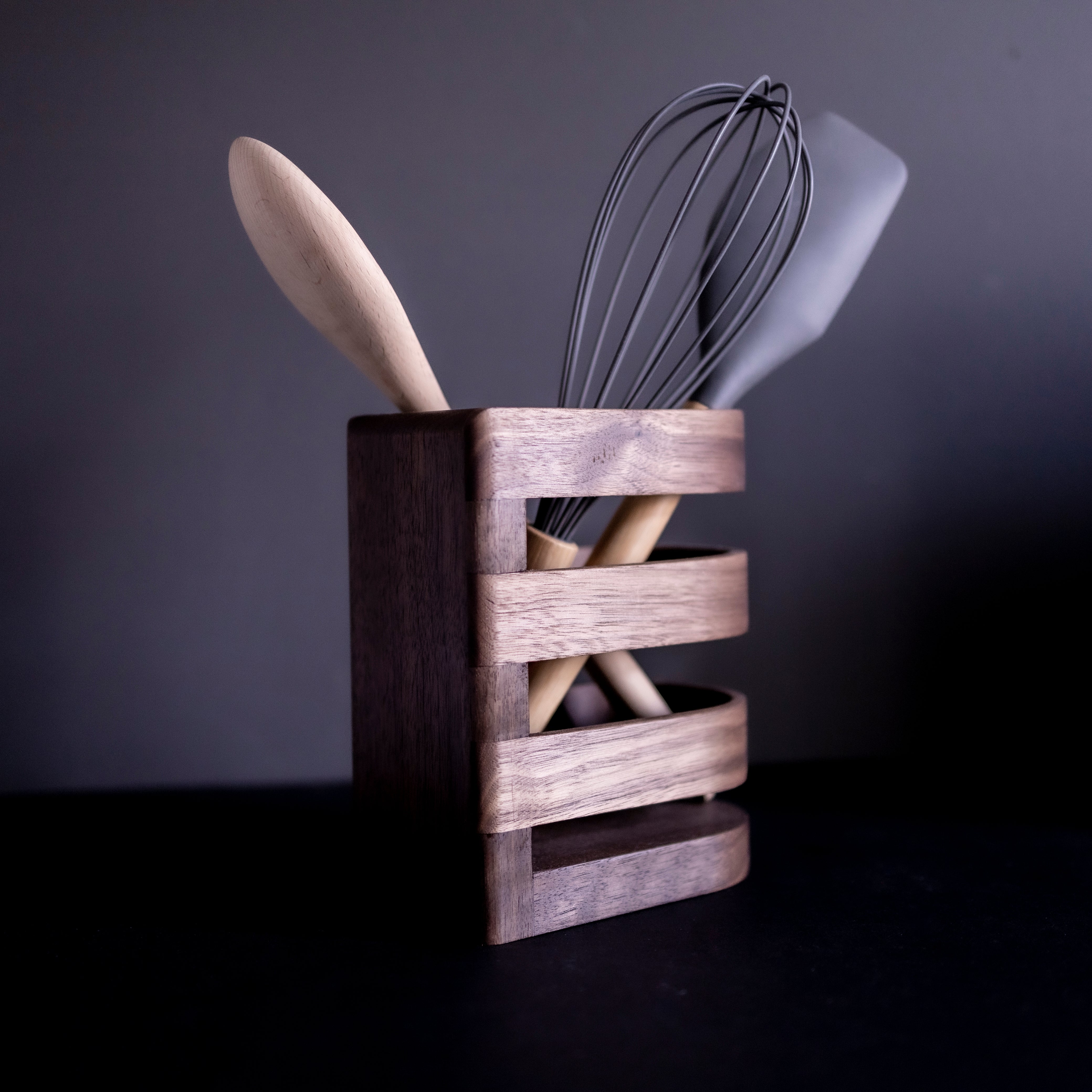 Luxury utensils pot